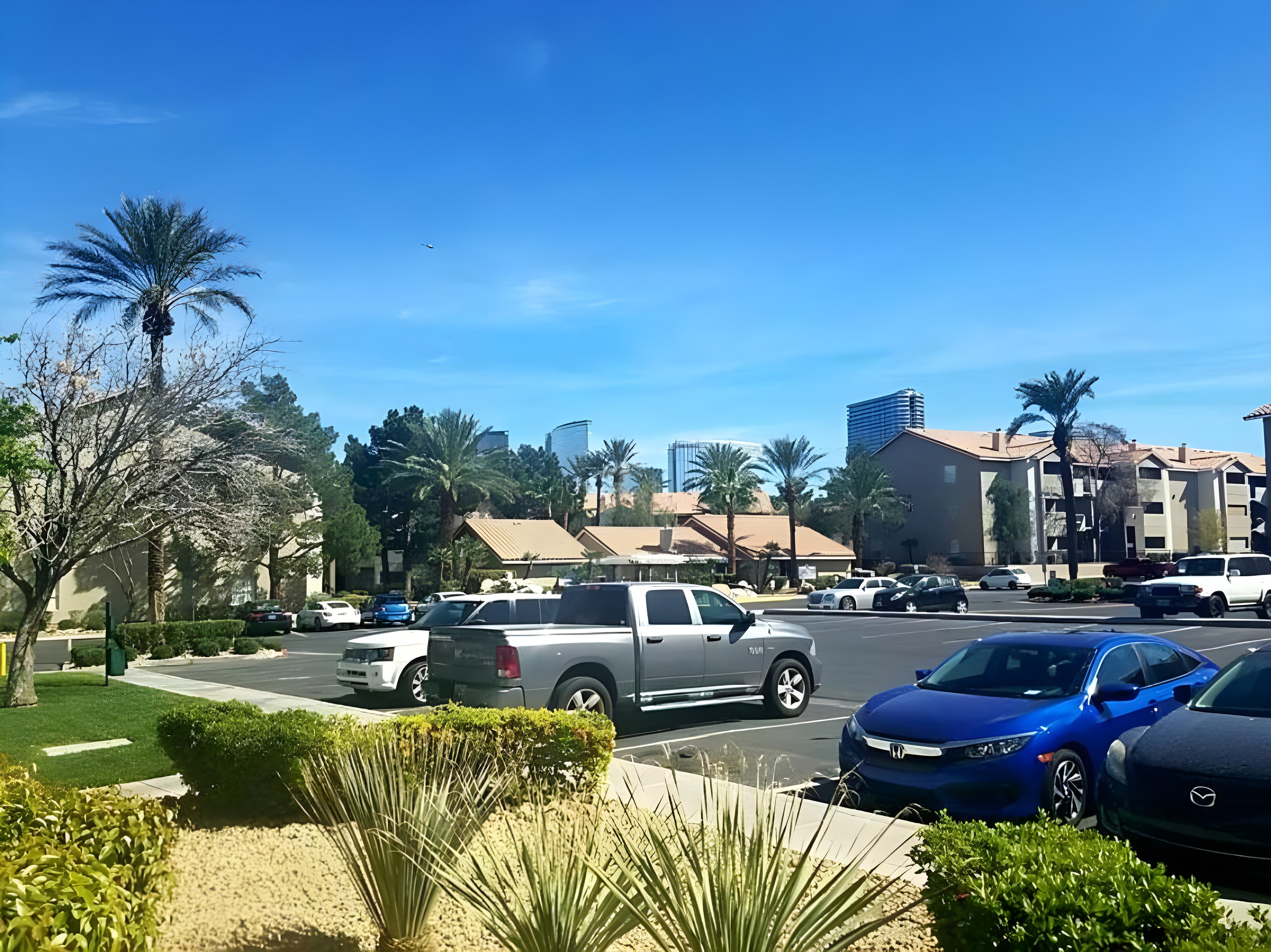 Lovely condo! Walking distance to the Strip with pool and spa